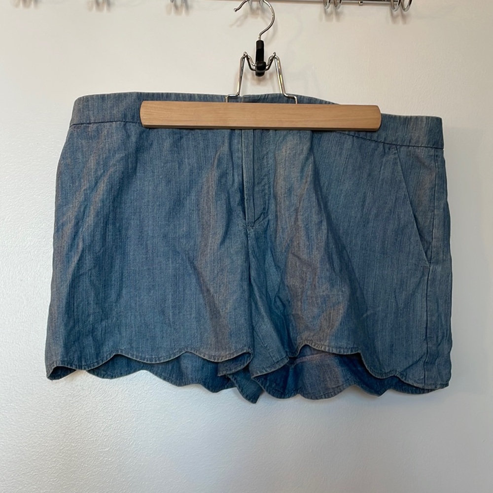 Club Monaco scalloped shorts